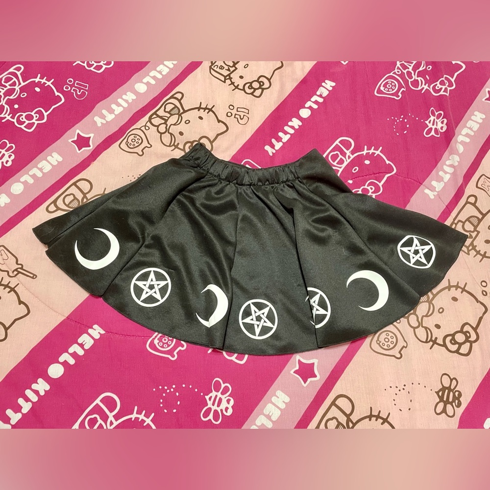 Pretty Witch Skirt - Picture 3 of 3